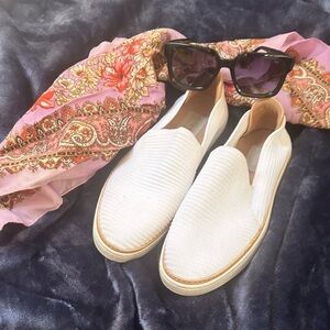 UGG Women’s Alameda Slip On Sneakers Size 8